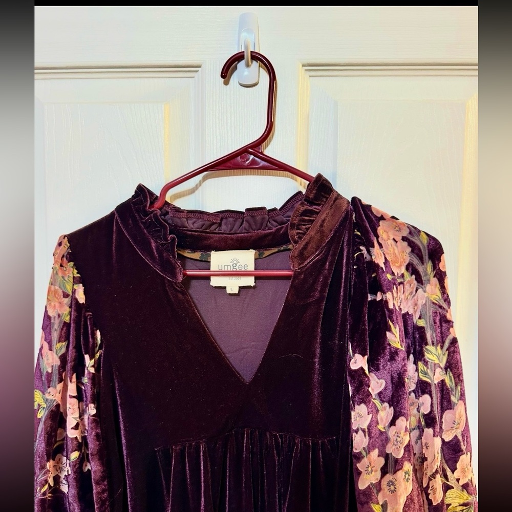 Umgee Large Like New Plum Velvet Floral Mini Dress With Floral Burnout Sleeves - Picture 2 of 5